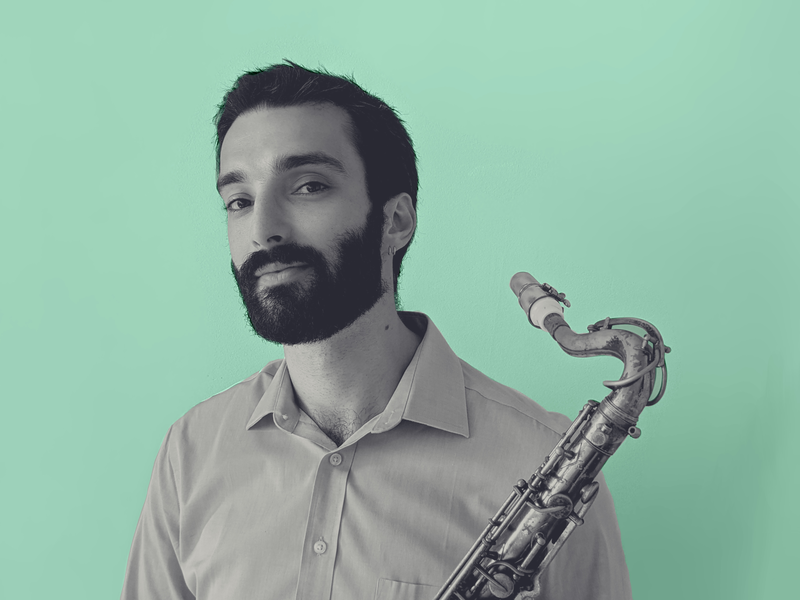 Portrait photo of Jacob Shulman with saxophone